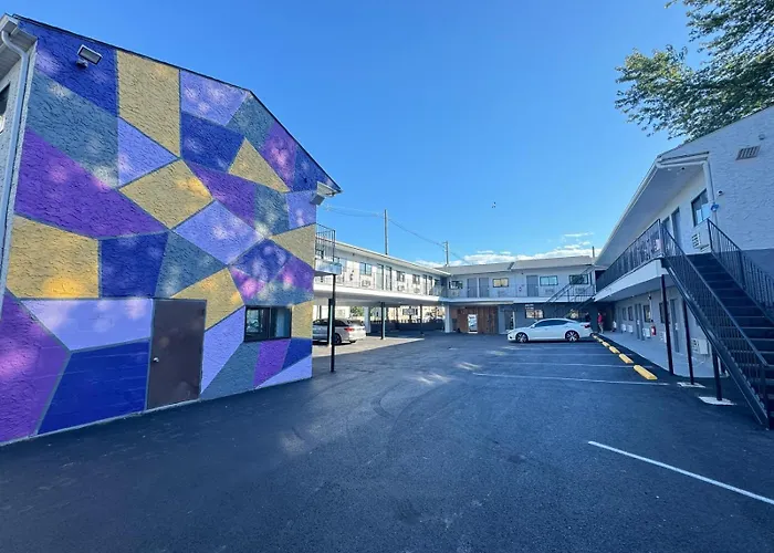 Essence Express Elizabeth Ewr Airport Hotel